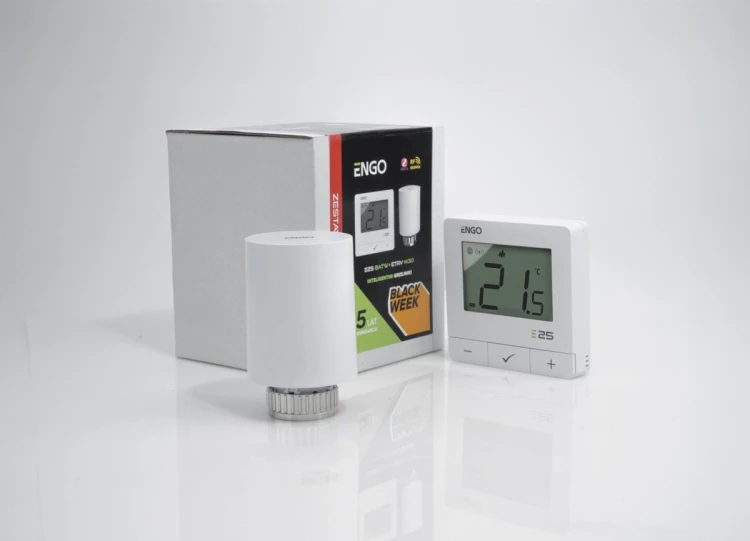 ENGO Controls Inteligentny zestaw ogrzewania Biały (E25-BATW-4 + ETRV-M30)