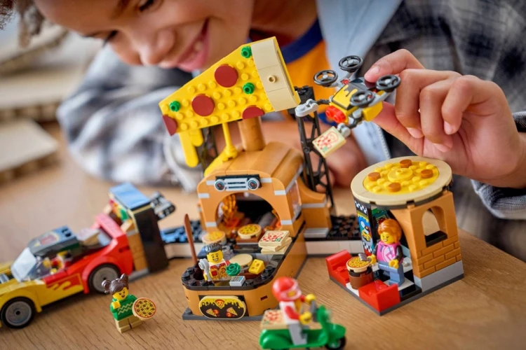 LEGO City 60496 - Dostawa pizzy z pojazdami