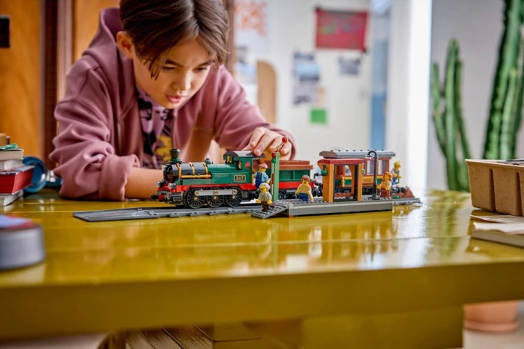 LEGO City 60511 - Retro pociąg z lokomotywą parową