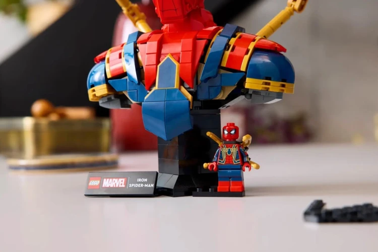 LEGO MARVEL 76326 Popiersie Iron Spider-Mana