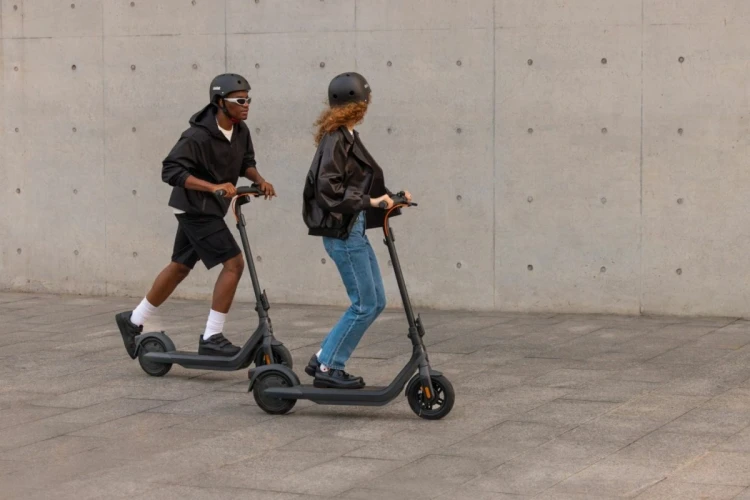 Hulajnoga elektryczna Segway-Ninebot KickScooter E2 PRO D