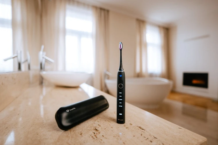 Szczoteczka soniczna TrueLife SonicBrush Clean70 UV Black