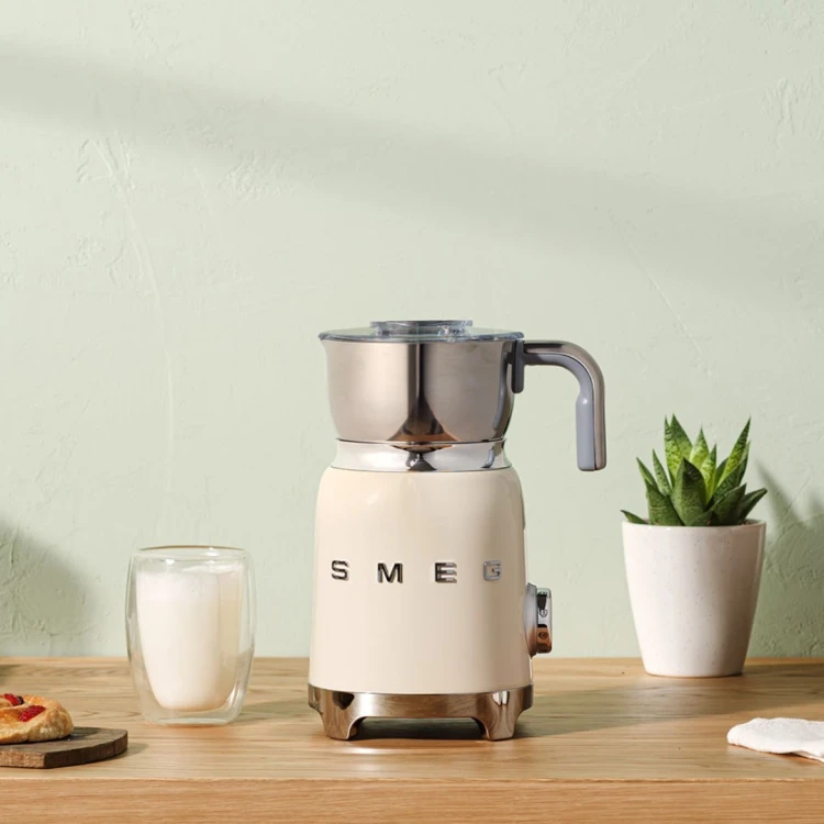 Smeg MFF11CREU spieniacz / podgrzewacz do mleka Automatyczny spieniacz/podgrzewacz do mleka Kremowy