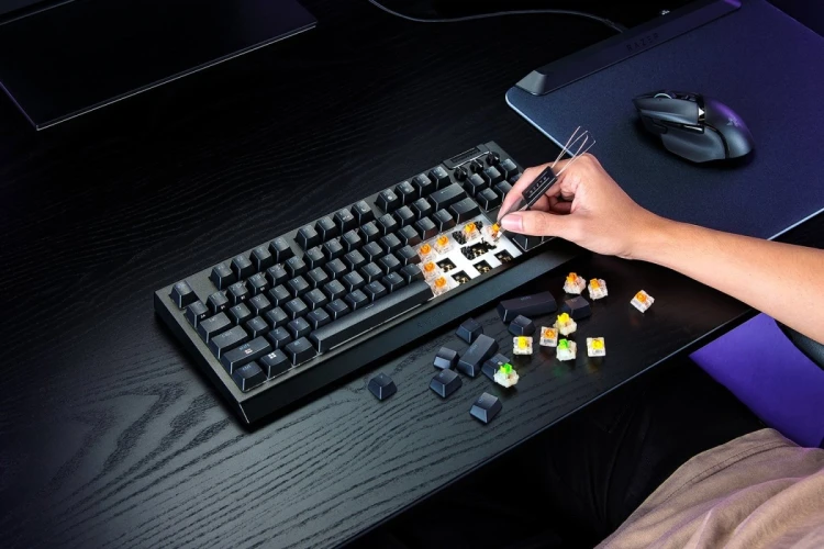 Razer BlackWidow V4 Tenkeyless HyperSpeed klawiatura Gaming USB + RF Wireless + Bluetooth QWERTY Amerykański międzynarodowy Czarny