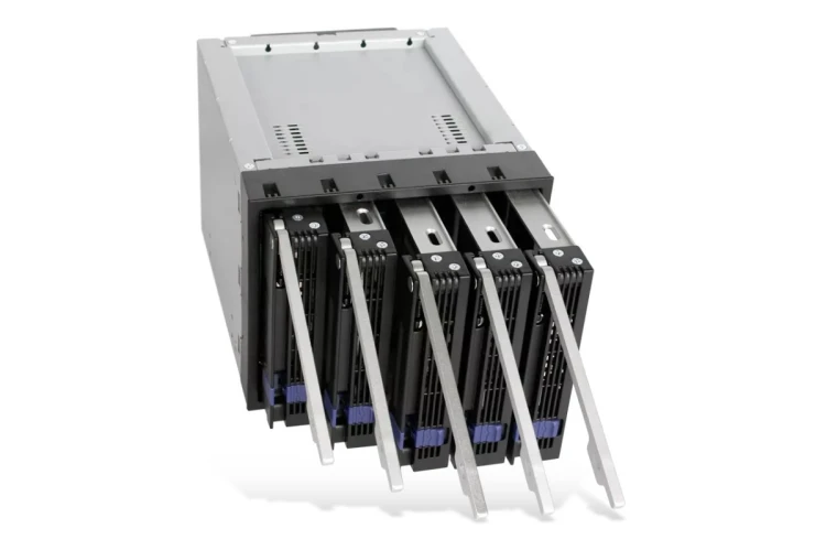 Płyta montażowa IcyDock 5x8.9cm SATAI-III w 3x5.25" MB155SP-B bk