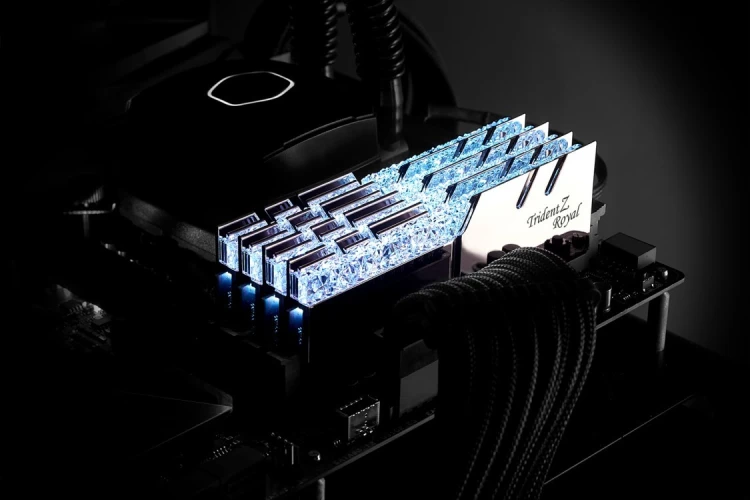 Pamięć RAM G.Skill Trident Z Royal Series - DDR4 - 64 GB: 4 x 16 GB - DIMM 288-pin - unbuffered