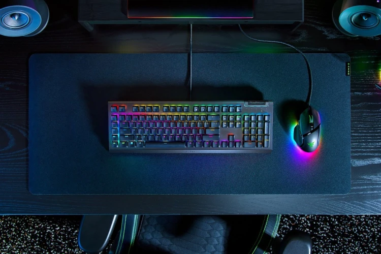 Razer BlackWidow V4 X. Tastatur Formfaktor: Volle Größe (100%), Geräteschnittstelle: USB, Tastatur-Switch: Mechanischer Switch. Typ der Hintergrundbel