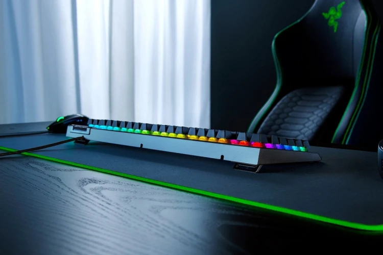 Razer BlackWidow V4 X. Tastatur Formfaktor: Volle Größe (100%), Geräteschnittstelle: USB, Tastatur-Switch: Mechanischer Switch. Typ der Hintergrundbel