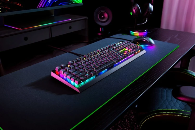 Razer BlackWidow V4 X. Tastatur Formfaktor: Volle Größe (100%), Geräteschnittstelle: USB, Tastatur-Switch: Mechanischer Switch. Typ der Hintergrundbel