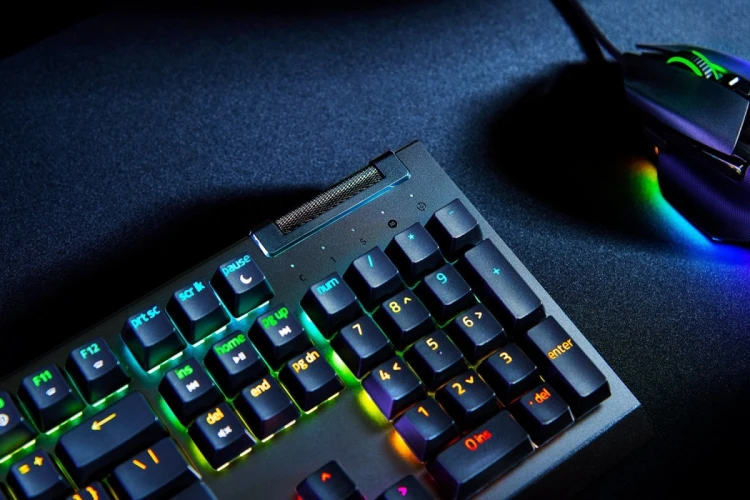 Razer BlackWidow V4 X. Tastatur Formfaktor: Volle Größe (100%), Geräteschnittstelle: USB, Tastatur-Switch: Mechanischer Switch. Typ der Hintergrundbel