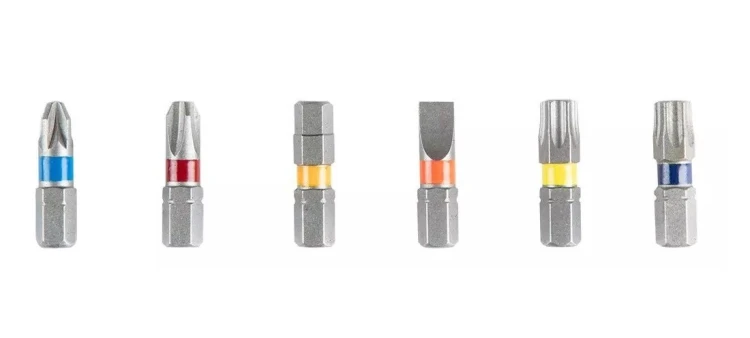 Zestaw Graphite Energy+ w walizce aluminiowej: wiertarko-wkrętarka z zdejmowanym uchwytem, 2 akumulatory 2.0Ah, ładowarka oraz 109 akcesoriów