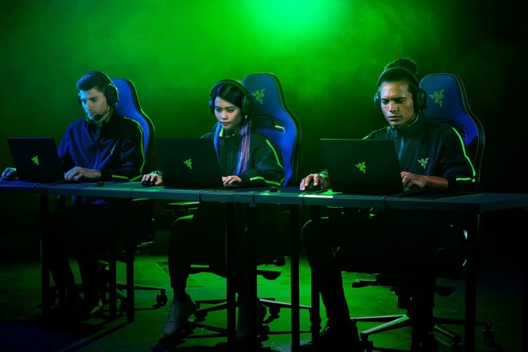 Zestaw słuchawkowy Razer Esports BlackShark V2 Pro Bezprzewodowy mikrofon nauszny Redukcja szumów Bezprzewodowy czarny