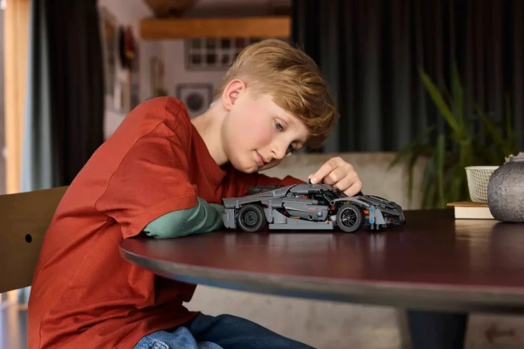 LEGO Technic 42173 - Szary hipersamochód Koenigsegg Jesko Absolut