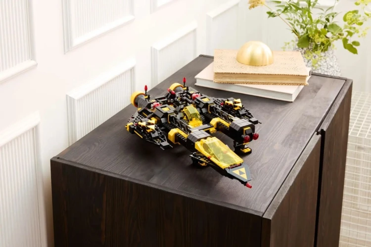 LEGO Icons 10355 - Blacktron Renegade