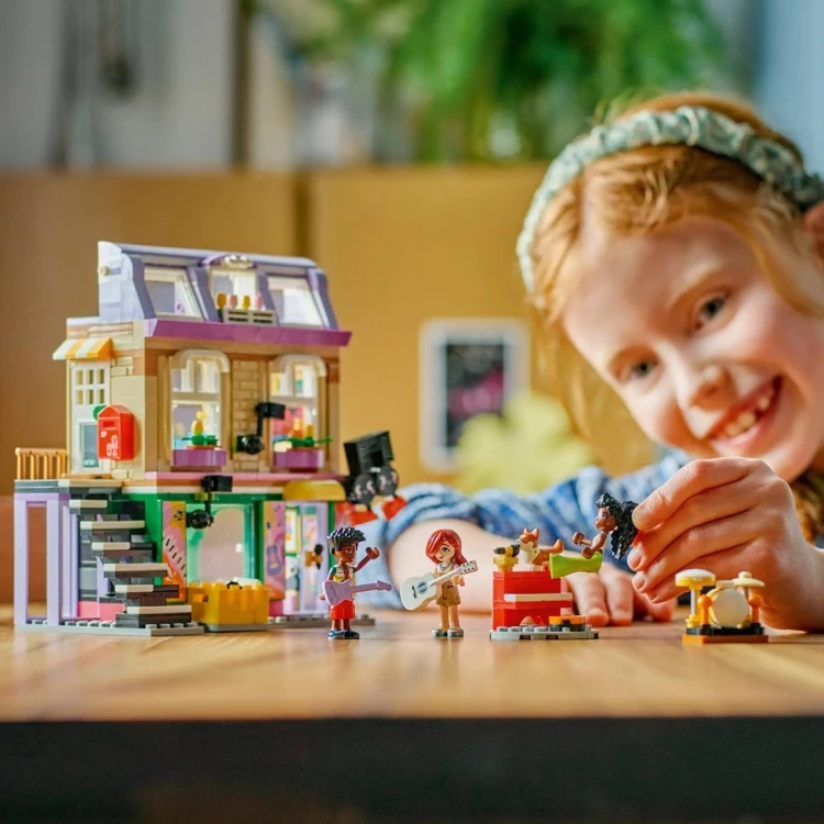 LEGO Friends 42653 - Sklep muzyczny i mieszkanie
