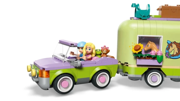 LEGO Friends 42695 - Przyczepa z koniem i źrebaczkiem