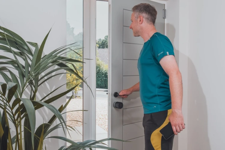 Inteligentny zamek do drzwi Yale Linus Smart lock L2 Lite Black