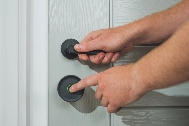 Inteligentny zamek do drzwi Yale Linus Smart lock L2 Lite Black