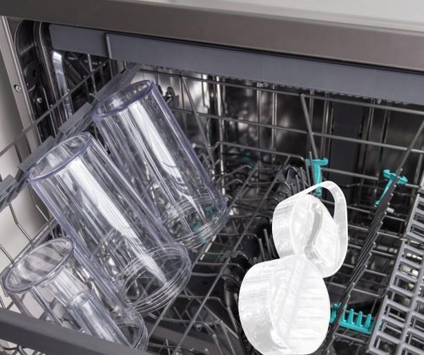 Blender Gorenje BN1000E, blat stołu, moc 1000 W, materiał słoika Tritan, pojemność słoika 0,75 L, kruszenie lodu, biały