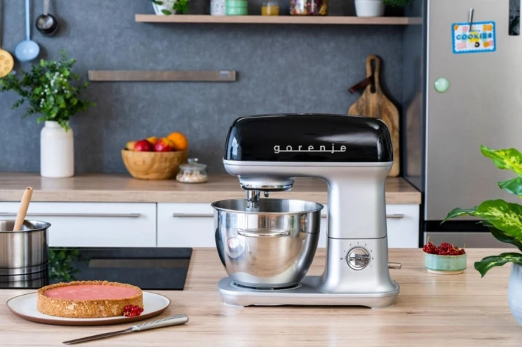 Maszyna kuchenna Gorenje | MMC1000RLR | 1000 W | Liczba prędkości: 7 | Pojemność misy: 4,5 L | Maszynka do mielenia mięsa | Stal nierdzewna/Czerwony
