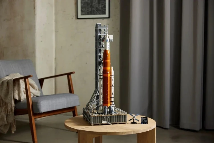 LEGO Icons 10341 - Rakieta SLS NASA Artemis