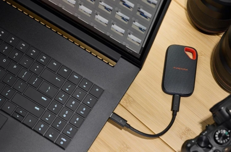 Sandisk Extreme Portable SSD "Tripel" USB 1TB External Drives 2000MB/s(R) / 1800MB/s(W)