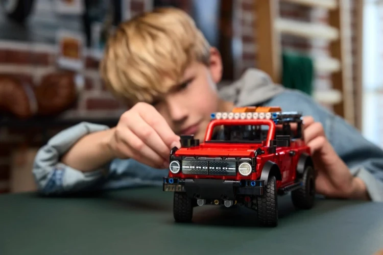 LEGO TECHNIC 42213 SUV Ford Bronco