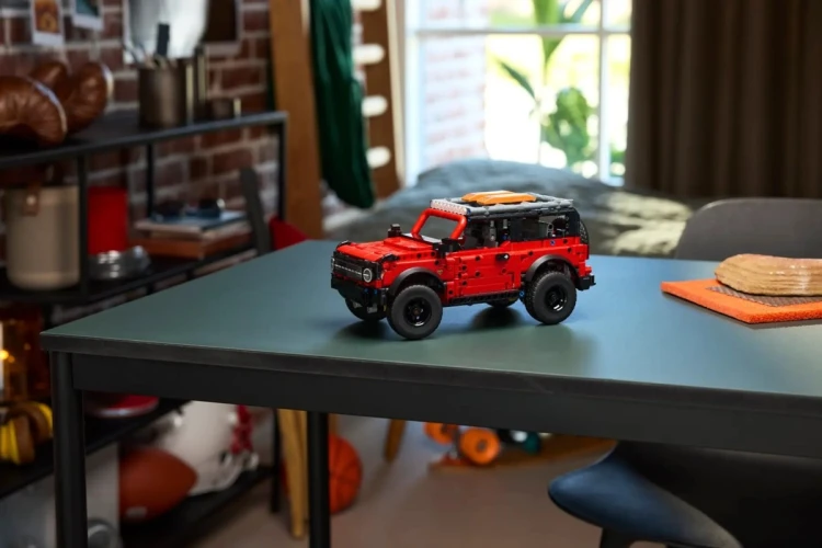 LEGO TECHNIC 42213 SUV Ford Bronco