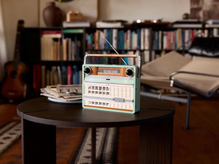 LEGO Icons 10334 - Radio w stylu retro