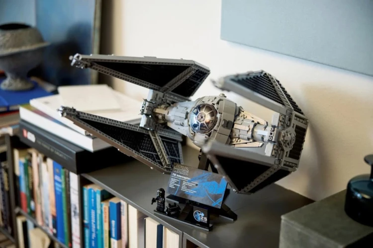 LEGO Star Wars 75382 - TIE Interceptor