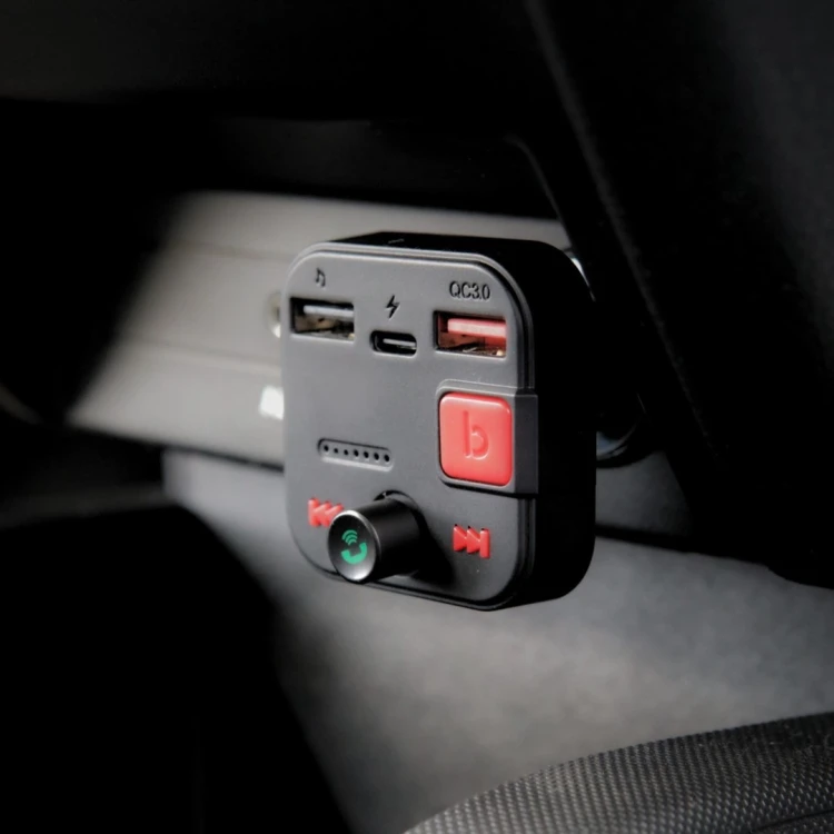 SAVIO TR-15 TRANSMITER FM Z WYŚWIETLACZEM, BLUETOOTH I ŁADOWARKĄ PD USB-C USB-A QUICK CHARGE, BASS BOOST