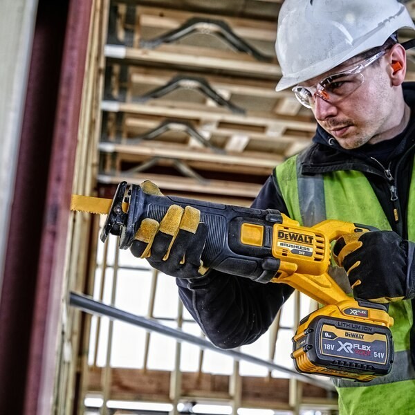 Piła szablasta Aku 54V DCS389NT DEWALT
