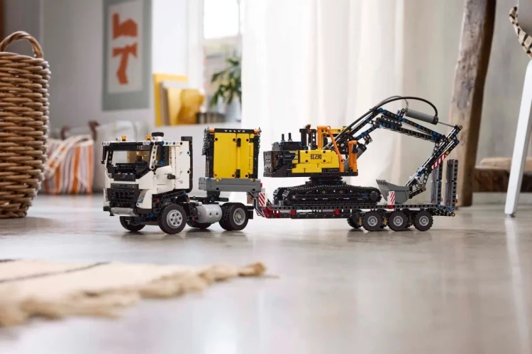 LEGO Technic 42175 - Ciężarówka Volvo FMX i koparka EC230 Electric