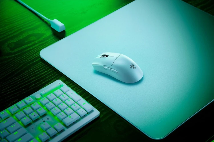 Bezprzewodowa mysz do gier e-sportowych Razer Viper V3 Pro - biała