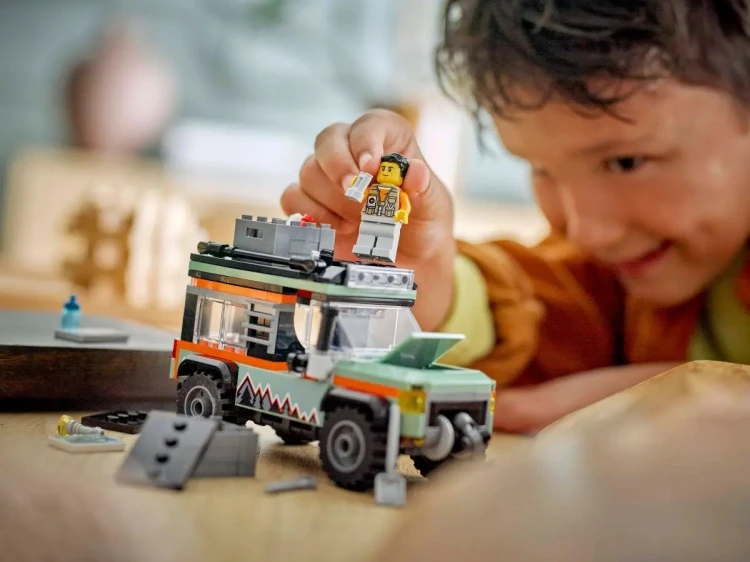 LEGO City 60447 - Górska terenówka 4x4