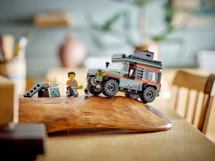 LEGO City 60447 - Górska terenówka 4x4