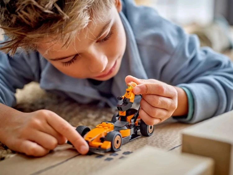 LEGO City 60442 - F1 Kierowca i bolid McLaren