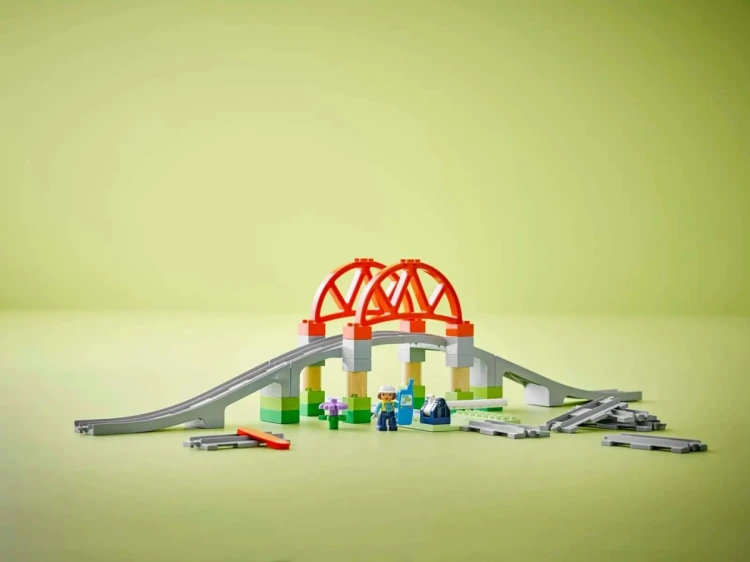 LEGO DUPLO TOWN 10426 Most i tory kolejowe - zestaw rozszerzający