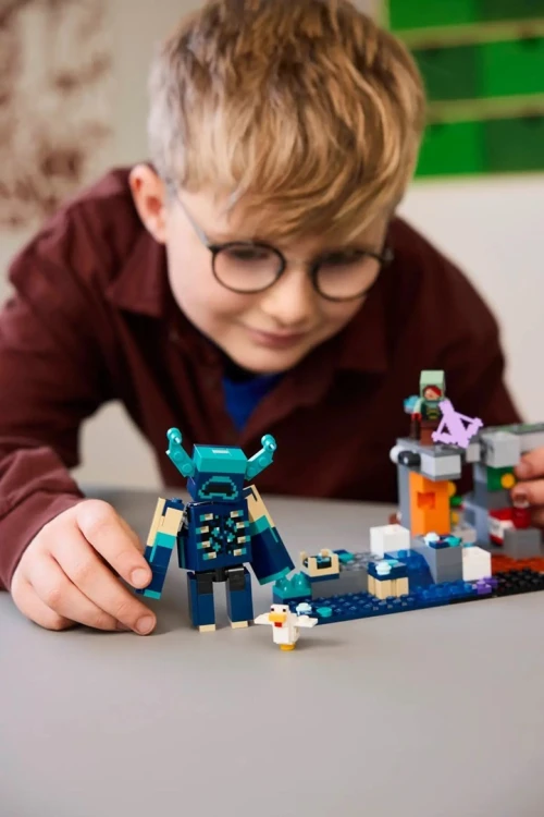 LEGO Minecraft 21274 - Spotkanie ze strażnikiem