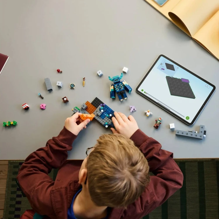 LEGO Minecraft 21274 - Spotkanie ze strażnikiem