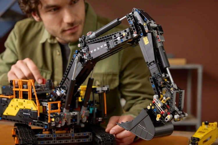 LEGO Technic 42215 - Koparka Volvo EC500 Hybrid
