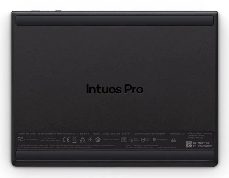 Mały tablet piórkowy Wacom Intuos Pro PTK470K0B