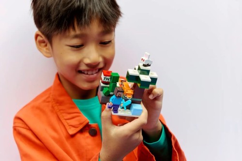 LEGO Minecraft 21583 - Przygoda Steve’a w tajdze