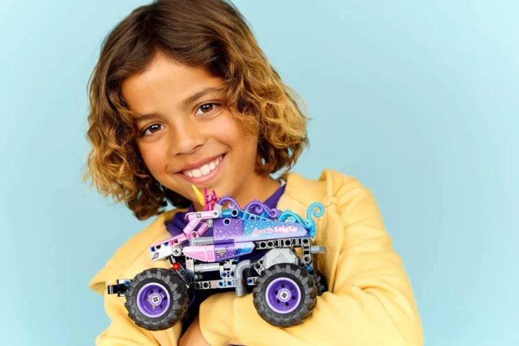 LEGO Technic 42220 - Monster Jam Sparkle Smash z napędem typu pull-back