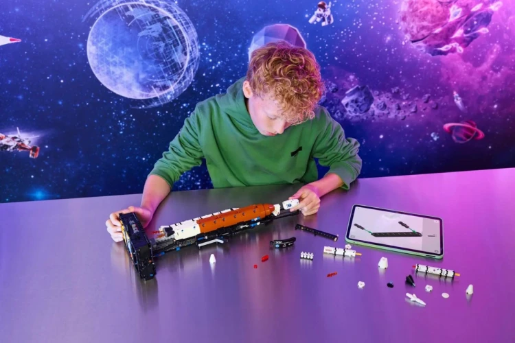 LEGO Technic 42221 - Rakieta SLS NASA Artemis