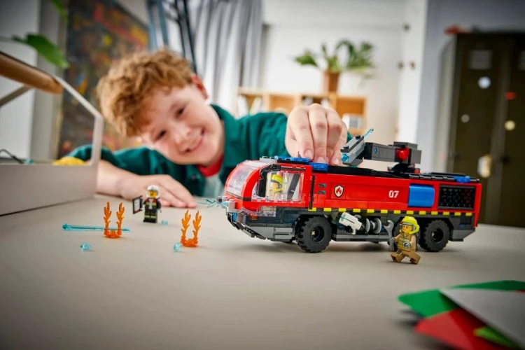 LEGO City 60499 - Lotniskowy wóz strażacki