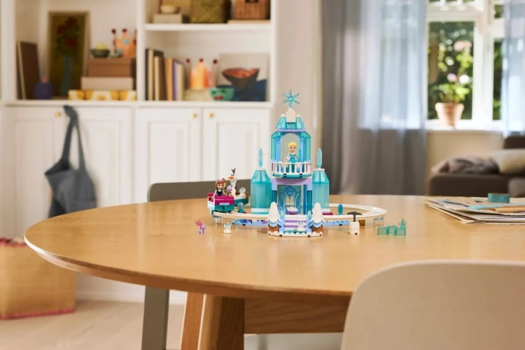 LEGO Disney 43281 - Lodowy zamek Elzy i śnieżna przejażdżka