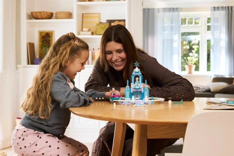 LEGO Disney 43281 - Lodowy zamek Elzy i śnieżna przejażdżka