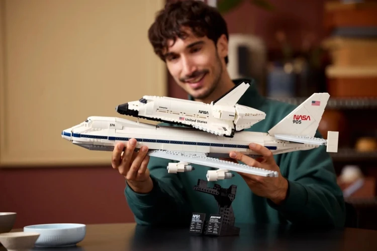 LEGO ICONS 10360 Nosiciel wahadłowców