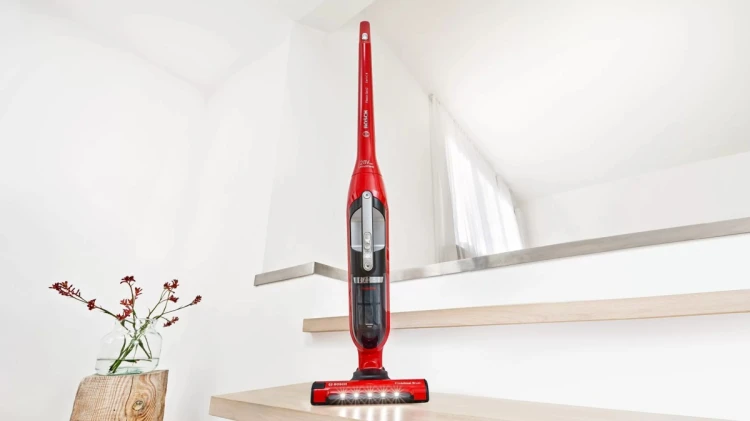 Bosch Serie 4 BBH3ZOO28 okurzacz na kiju/szczotka elektryczna Pionowy odkurzacz Bateria Suchy Bez worka 0,4 l Czerwony 2,15 Ah